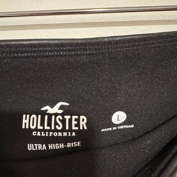 Hollister Ultra High Rise Black Faux Leather Leggings Size Large - Picture 2 of 3